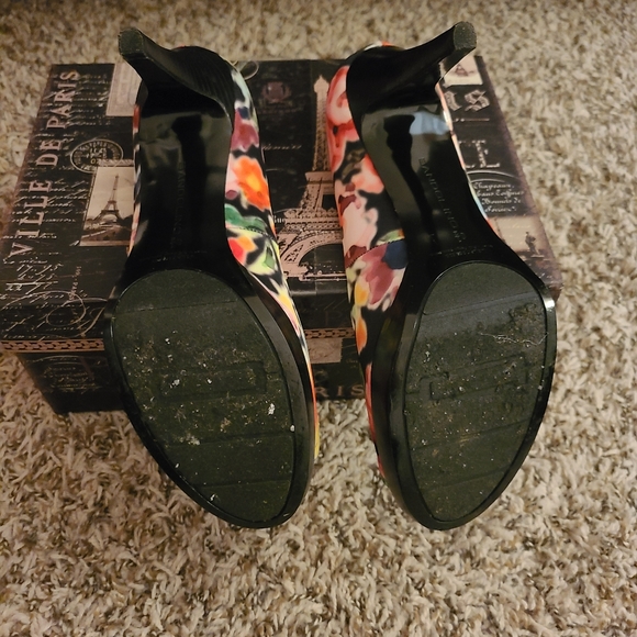 Heels - Picture 5 of 5